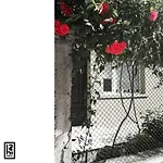 Hifive Apartment